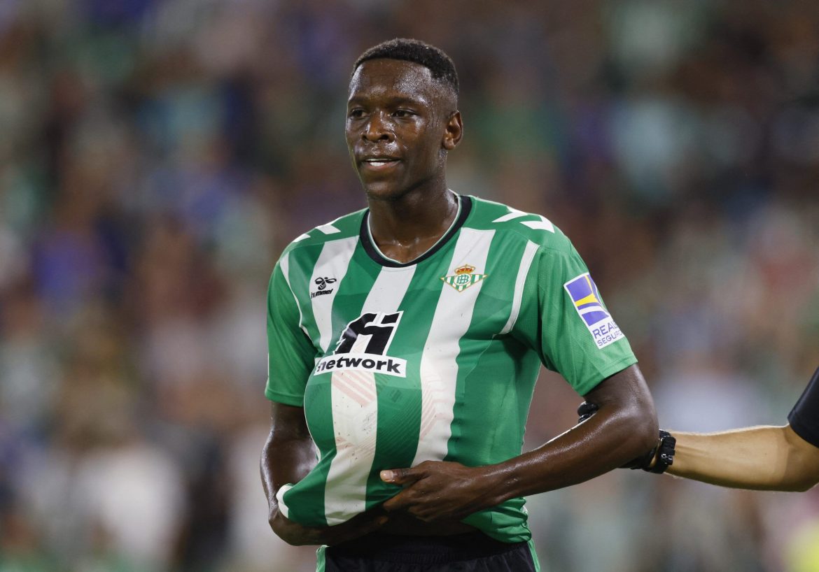 Arsenal could ditch Nelson for Henrique