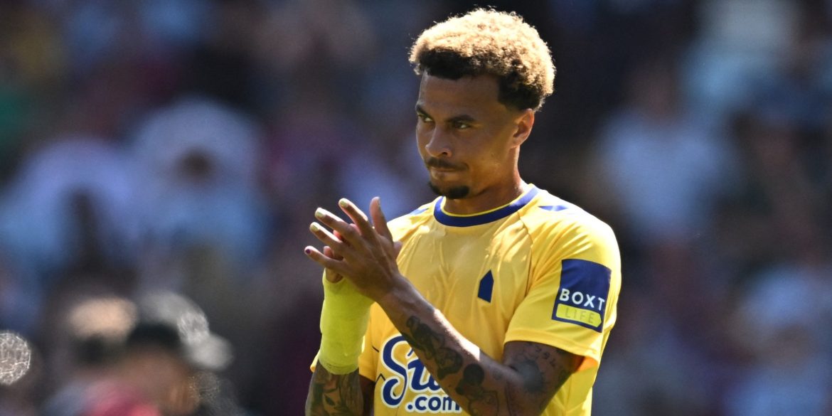 Journalist: Everton player now out injured "for a while"